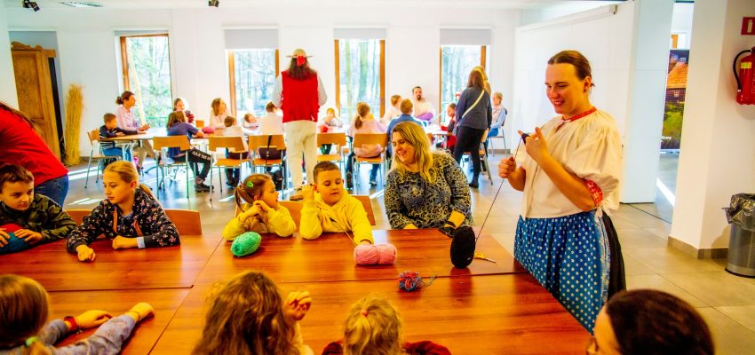 Rodzinne EtnoFerie – Zimowa Przygoda w Skansenie