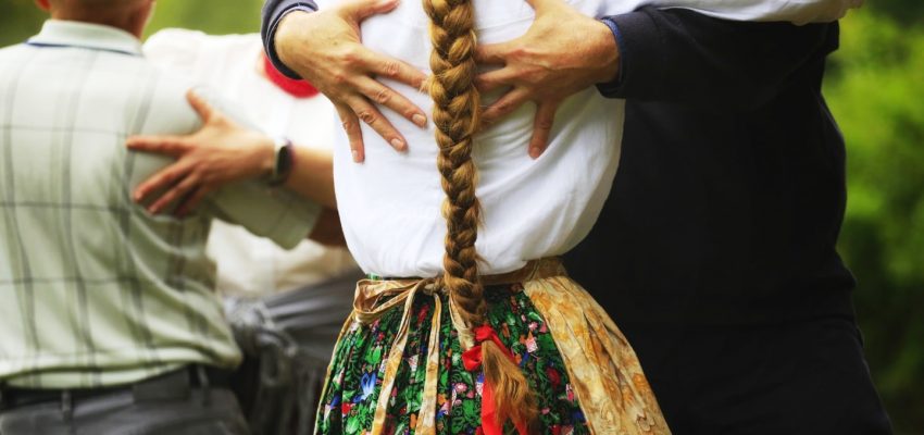 Wieś Tańczy i Śpiewa na Weselu