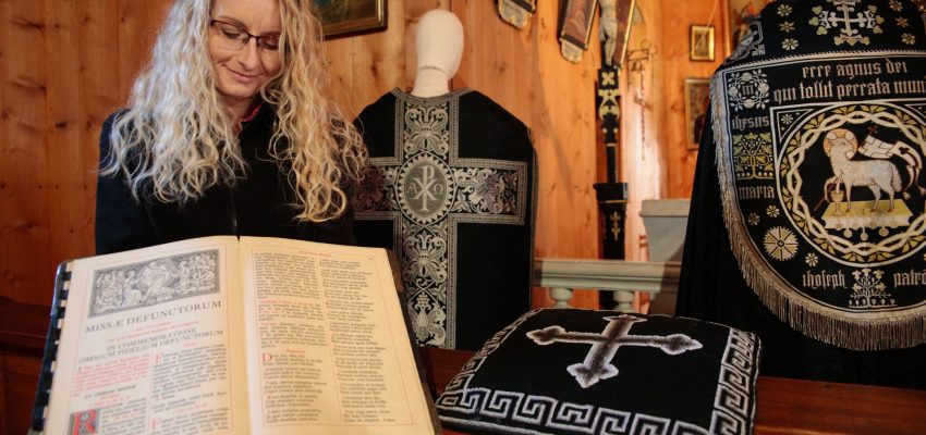 Dawne szaty liturgiczne – nowa ekspozycja w chorzowskim skansenie