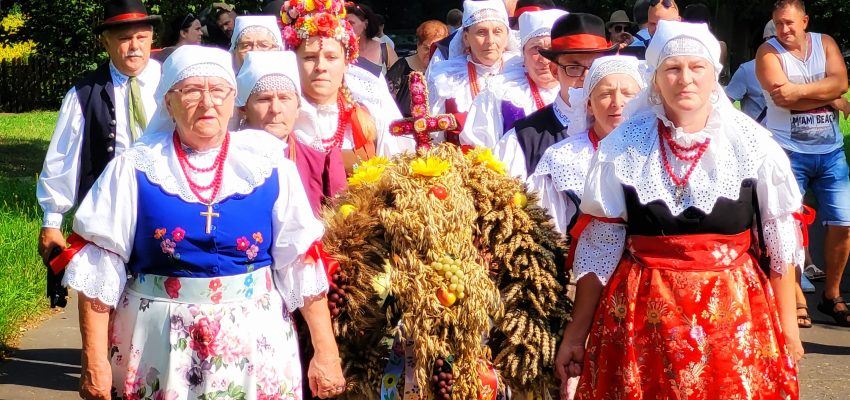 Chleb, zioła i dożynki – skansen wraca do korzeni
