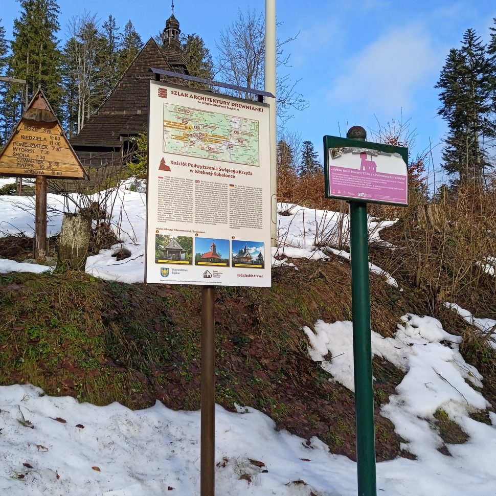 tablica przy kościele z Istebnej Kubalonki Muzeum Górnośląski Park